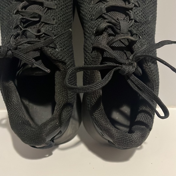 Under Armour Black Shoe - Picture 5 of 6